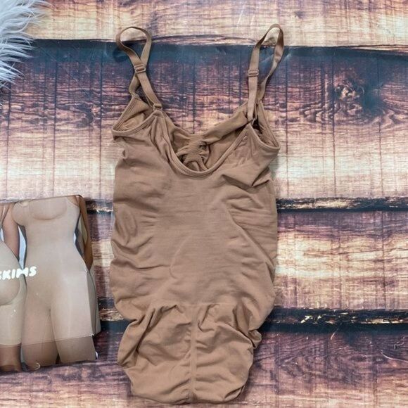 Skims Sculpting Bodysuit Sienna L/XL - Picture 8 of 10